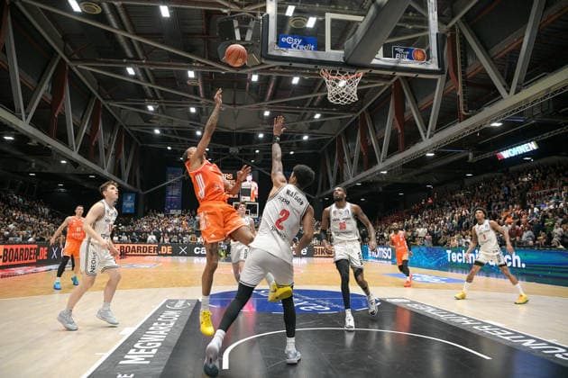 asyCredit Basketball Bundesliga, 31. Spieltag, Niners Chemnitz - BMA365 Bamberg Baskets 27.04.2026 ab 20.00 Uhr Chemnitz, Chemnitz Arena Im Foto: Kevin Yebo(0), Ibrahim Ibi Watson (2) easyCredit Basketball Bundesliga, 31. Spieltag, Niners Chemnitz - BMA365 Bamberg Baskets Chemnitz Sachsen Deutschland