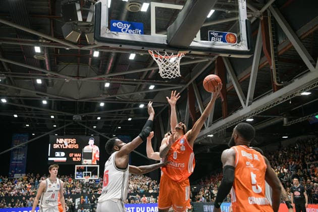asyCredit Basketball Bundesliga, 31. Spieltag, Niners Chemnitz - BMA365 Bamberg Baskets 27.04.2026 ab 20.00 Uhr Chemnitz, Chemnitz Arena Im Foto: Kevin Yebo(0), Cory Davis(5), Adrian PetkoviÄ‡ (15) easyCredit Basketball Bundesliga, 31. Spieltag, Niners Chemnitz - BMA365 Bamberg Baskets Chemnitz Sachsen Deutschland