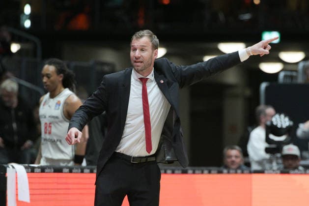 asyCredit Basketball Bundesliga, 31. Spieltag, Niners Chemnitz - BMA365 Bamberg Baskets 27.04.2026 ab 20.00 Uhr Chemnitz, Chemnitz Arena Im Foto: Head Couch Anton Gavel easyCredit Basketball Bundesliga, 31. Spieltag, Niners Chemnitz - BMA365 Bamberg Baskets Chemnitz Sachsen Deutschland