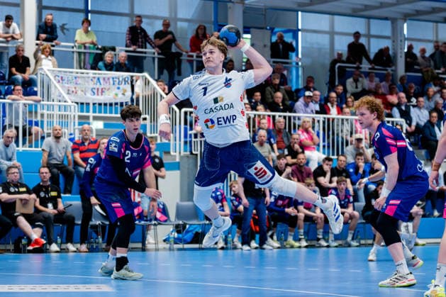 Dormagen, 27.04.2026, Handball, Herren, 2. Bundesliga, 29. Spieltag, 2025 2026: TSV Bayer Dormagen 1. VFL Potsdam Nicolas Paulnsteiner (1. VfL Potsdam, 7) beim Torwurf