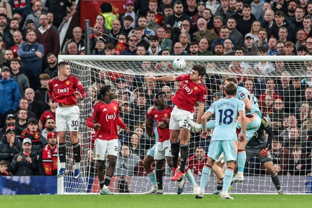 Premier League: Manchester United, ManU v Brentford Harry Maguire of Manchester United heads clear during the Premier League match Manchester United vs Brentford at Old Trafford, Manchester, United Kingdom on 27 April 2026 (Photo by Mark Cosgrove News Images) Manchester Old Trafford Greater Manchester United Kingdom Copyright: xMarkxCosgrove NewsxImagesx