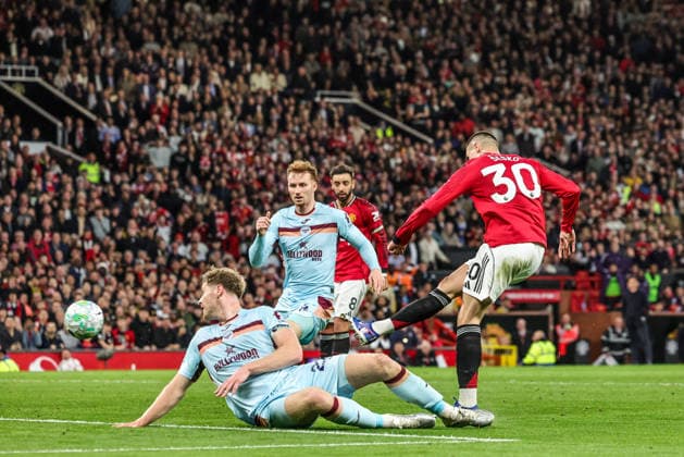 Premier League: Manchester United, ManU v Brentford Benjamin Sesko of Manchester United scores to make it 2-0 during the Premier League match Manchester United vs Brentford at Old Trafford, Manchester, United Kingdom on 27 April 2026 (Photo by Mark Cosgrove News Images) Manchester Old Trafford Greater Manchester United Kingdom Copyright: xMarkxCosgrove NewsxImagesx