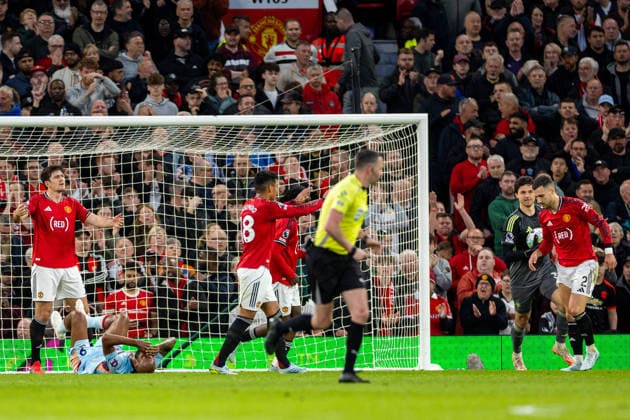 Football - FA Premier League - Manchester United, ManU FC v Brentford FC MANCHESTER, ENGLAND - Monday, April 27, 2026: Brentford s Igor Thiago reacts to his shot being saved during the FA Premier League match between Manchester United FC and Brentford FC at Old Trafford. (Photo by David Rawcliffe Propaganda) MANCHESTER Old Trafford GREATER MANCHESTER ENGLAND  Copyright: xDavidxRawcliffex P2026-04-27-Man_Utd_Brentford-29