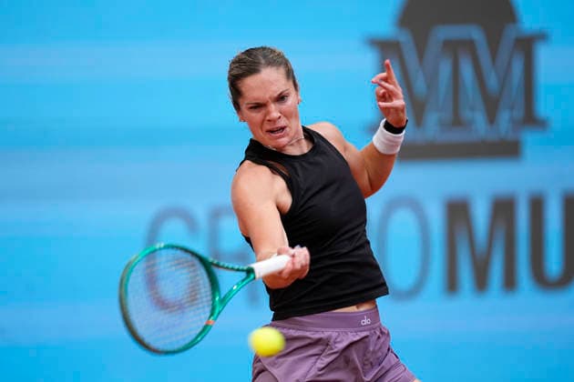 April 27, 2026, Madrid, Madrid, Spain: Caty McNally of USA plays against Marta Kostyuk of Ukraine during the Mutua Madrid Open 2026, ATP, Tennis Herren Masters 1000 and WTA, Tennis Damen 1000, at La Caja Magica on April 27, 2026 in Madrid, Spain. Madrid Spain - ZUMAa181 20260427_zaa_a181_443 Copyright: xOscarxJ.xBarrosox