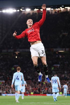 Football - Premier League - Manchester United, ManU v Brentford 27th April 2026 - Premier League - Manchester United v Brentford - Benjamin Sesko of Manchester United celebrates after scoring their 2nd goal - Photo: Simon Stacpoole Offside. Manchester UK *** Fußball Premier League Manchester United gegen Brentford 27. April 2026 Premier League Manchester United gegen Brentford Benjamin Sesko von Manchester United jubelt nach seinem zweiten Tor Foto Simon Stacpoole Abseits Manchester UK  Copyright: xSimonxStacpoolexOffside