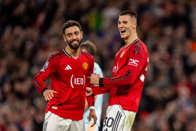 Football - FA Premier League - Manchester United, ManU FC v Brentford FC MANCHESTER, ENGLAND - Monday, April 27, 2026: Manchester United s Diogo Dalot celebrates with team-mate and captain Bruno Fernandes (L) after scoring the second goal during the FA Premier League match between Manchester United FC and Brentford FC at Old Trafford. (Photo by David Rawcliffe Propaganda) MANCHESTER Old Trafford GREATER MANCHESTER ENGLAND  Copyright: xDavidxRawcliffex P2026-04-27-Man_Utd_Brentford-39