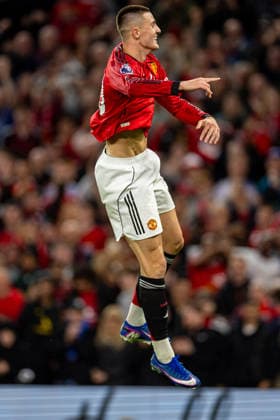 Football - FA Premier League - Manchester United, ManU FC v Brentford FC MANCHESTER, ENGLAND - Monday, April 27, 2026: Manchester United s Diogo Dalot celebrates after scoring the second goal during the FA Premier League match between Manchester United FC and Brentford FC at Old Trafford. (Photo by David Rawcliffe Propaganda) MANCHESTER Old Trafford GREATER MANCHESTER ENGLAND  Copyright: xDavidxRawcliffex P2026-04-27-Man_Utd_Brentford-41