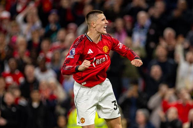 Football - FA Premier League - Manchester United, ManU FC v Brentford FC MANCHESTER, ENGLAND - Monday, April 27, 2026: Manchester United s Diogo Dalot celebrates after scoring the second goal during the FA Premier League match between Manchester United FC and Brentford FC at Old Trafford. (Photo by David Rawcliffe Propaganda) MANCHESTER Old Trafford GREATER MANCHESTER ENGLAND  Copyright: xDavidxRawcliffex P2026-04-27-Man_Utd_Brentford-43