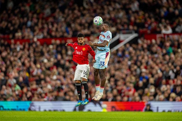 Football - FA Premier League - Manchester United, ManU FC v Brentford FC MANCHESTER, ENGLAND - Monday, April 27, 2026: Manchester United s Amad Diallo challenges for a header with Brentford s Michael Kayode (R) during the FA Premier League match between Manchester United FC and Brentford FC at Old Trafford. (Photo by David Rawcliffe Propaganda) MANCHESTER Old Trafford GREATER MANCHESTER ENGLAND  Copyright: xDavidxRawcliffex P2026-04-27-Man_Utd_Brentford-48