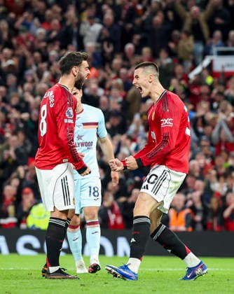 Manchester United, ManU v Brentford, Premier League Manchester United forward Benjamin Sesko (30) scores a GOAL 2-0 and celebrates with Manchester United midfielder Bruno Fernandes (8) during the Manchester United v Brentford Premier League match at Old Trafford, Manchester, England on 27 April 2026 Credit: Phil Duncan Every Second Media Editorial use only. All images are copyright Every Second Media Limited. No images may be reproduced without prior permission. All rights reserved. Premier League and Football League images are subject to licensing agreements with Football DataCo Limited. see https: www.football-dataco.com Copyright: xIMAGO EveryxSecondxMediax ESM-1951-0038 PhilxDuncanx xEveryxSecondxMediax