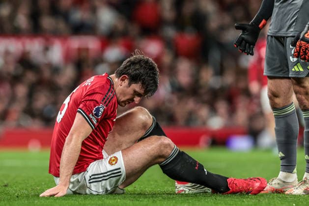 Premier League: Manchester United, ManU v Brentford Harry Maguire of Manchester United takes a knock during the Premier League match Manchester United vs Brentford at Old Trafford, Manchester, United Kingdom on 27 April 2026 (Photo by Mark Cosgrove News Images) Manchester Old Trafford Greater Manchester United Kingdom Copyright: xMarkxCosgrove NewsxImagesx