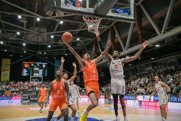 asyCredit Basketball Bundesliga, 31. Spieltag, Niners Chemnitz - BMA365 Bamberg Baskets 27.04.2026 ab 20.00 Uhr Chemnitz, Chemnitz Arena Im Foto: Kevin Yebo(0), Ejiofor EJ Onu (35) easyCredit Basketball Bundesliga, 31. Spieltag, Niners Chemnitz - BMA365 Bamberg Baskets Chemnitz Sachsen Deutschland