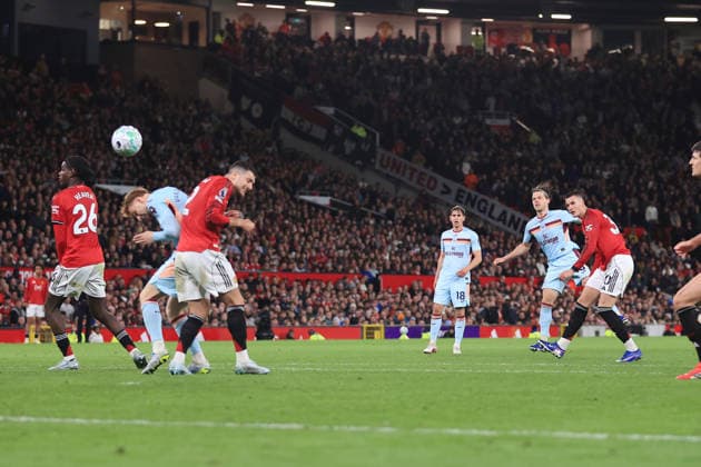 Football - Premier League - Manchester United, ManU v Brentford 27th April 2026 - Premier League - Manchester United v Brentford - Mathias Jensen of Brentford scores their 1st goal - Photo: Simon Stacpoole Offside. Manchester UK Copyright: xSimonxStacpoolexOffside
