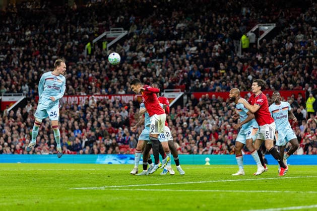 Football - FA Premier League - Manchester United, ManU FC v Brentford FC MANCHESTER, ENGLAND - Monday, April 27, 2026: Brentford s Mikkel Damsgaard sees his header saved during the FA Premier League match between Manchester United FC and Brentford FC at Old Trafford. (Photo by David Rawcliffe Propaganda) MANCHESTER Old Trafford GREATER MANCHESTER ENGLAND  Copyright: xDavidxRawcliffex P2026-04-27-Man_Utd_Brentford-83