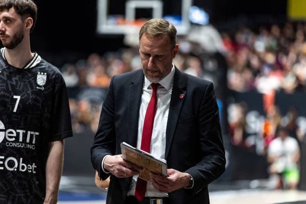 GER, easy-Credit Basketball-Bundesliga, Niners Chemnitz - BMA365 Bamberg Baskets. 27.04.2026, Messe, Chemnitz, GER, easy-Credit Basketball-Bundesliga, Niners Chemnitz - BMA365 Bamberg Baskets. Arne Woltmann (Assistant Coach), BMA365 Bamberg Baskets Foto Alexander Trienitz Chemnitz Messe Sachsen Deutschland