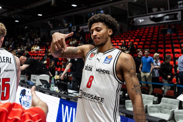 GER, easy-Credit Basketball-Bundesliga, Niners Chemnitz - BMA365 Bamberg Baskets. 27.04.2026, Messe, Chemnitz, GER, easy-Credit Basketball-Bundesliga, Niners Chemnitz - BMA365 Bamberg Baskets. Demarcus Demonia (BMA365 Bamberg Baskets, 8) jubelt Foto Alexander Trienitz Chemnitz Messe Sachsen Deutschland