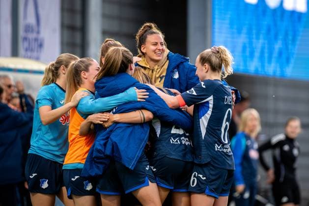 Franziska Harsch (17; TSG Hoffenheim) und Franziska Harsch (17; TSG Hoffenheim) feiern gemeinsam im Dietmar-Hopp Stadion GPFBL: TSG Hoffenheim - 1. FC Köln, 27.04.2026 Copyright: xSpeedshotx