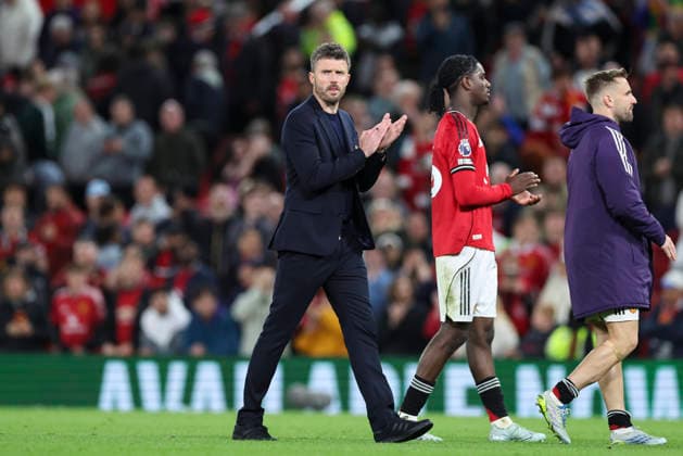 Manchester United, ManU v Brentford, Premier League Manchester United head coach Michael Carrick applauds the fans during the Manchester United v Brentford Premier League match at Old Trafford, Manchester, England on 27 April 2026 Credit: Phil Duncan Every Second Media Editorial use only. All images are copyright Every Second Media Limited. No images may be reproduced without prior permission. All rights reserved. Premier League and Football League images are subject to licensing agreements with Football DataCo Limited. see https: www.football-dataco.com Copyright: xIMAGO EveryxSecondxMediax ESM-1951-0050 PhilxDuncanx xEveryxSecondxMediax