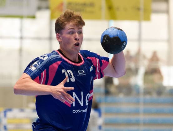 Finn Schroven (TSV Bayer Dormagen, 19) with the ball TSV Bayer Dormagen vs 1. VfL Potsdam, 2. Handball Bundesliga, 29. Spieltag, Saison 2025 2026, TSV Bayer Sportcenter, GER, 27.04.2026 Foto: HMB Media Scott W. Coleman Dormagen TSV Bayer Sportcenter Nordrhein-Westfalen GER Copyright: xScottxW.xColemanx