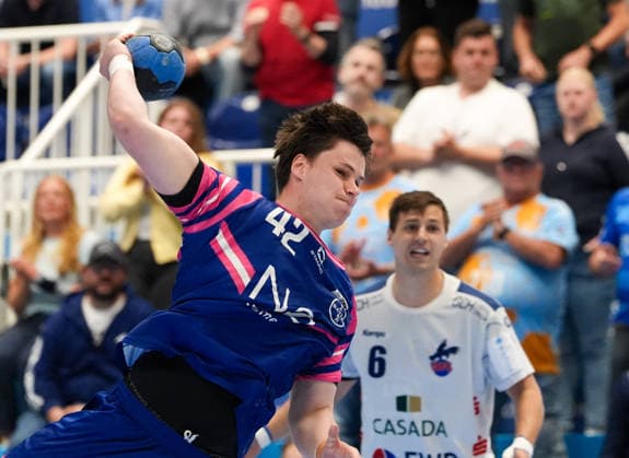 Jan-Christian Schmidt (TSV Bayer Dormagen, 42) TSV Bayer Dormagen vs 1. VfL Potsdam, 2. Handball Bundesliga, 29. Spieltag, Saison 2025 2026, TSV Bayer Sportcenter, GER, 27.04.2026 Foto: HMB Media Scott W. Coleman Dormagen TSV Bayer Sportcenter Nordrhein-Westfalen GER Copyright: xScottxW.xColemanx
