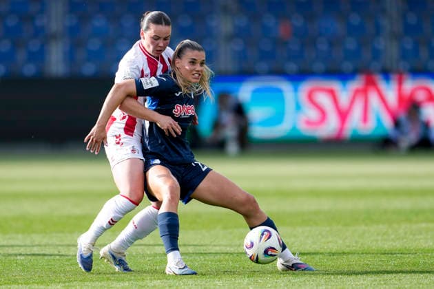v.li.: Amelie Bohnen (Köln, 15), Selina Cerci (TSG, 29), Zweikampf, Spielszene, Duell, duel, tackle, tackling, Dynamik, Action, Aktion, 27.04.2026, Sinsheim (Hoffenheim) (Deutschland), Fussball, Google Pixel Frauen-Bundesliga, TSG 1899 Hoffenheim - 1. FC Köln, DFB DFL REGULATIONS PROHIBIT ANY USE OF PHOTOGRAPHS AS IMAGE SEQUENCES AND OR QUASI-VIDEO.