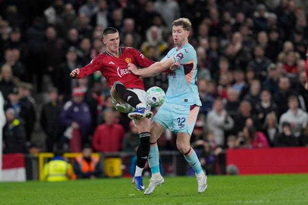 27th April 2026; Old Trafford, Manchester, England; Premier League Football, Manchester United, ManU versus Brentford; Nathan Collins of Brentford competes for the ball with Benjamin & x160;e& x161;ko of Manchester United StevexFlynn