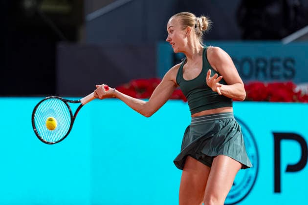 Mutua Madrid Open - Day Eight MADRID, SPAIN - APRIL 27: Anastasia Potapova of Austria plays a forehand against Elena Rybakina of Kazakhstan in the fourth round during the Mutua Madrid Open 2026 tournament celebrated at La Caja Magica on April 27, 2026 in Madrid, Spain. Madrid La Caja Magica Madrid Spain Copyright: xAlbertoxGardinx AGardin_20260427_Tennis_Madrid_Day8_0745