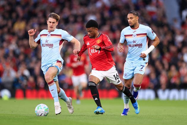 Football - Premier League - Manchester United, ManU v Brentford 27th April 2026 - Premier League - Manchester United v Brentford - Amad Diallo of Manchester United battles with Yehor Yarmolyuk of Brentford (L) and Kevin Schade of Brentford (R) - Photo: Simon Stacpoole Offside. Manchester UK Copyright: xSimonxStacpoolexOffside