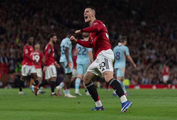 Manchester United, ManU v Brentford - Premier League MANCHESTER, ENGLAND - APRIL 27: Benjamin Sesko of Manchester United celebrates scoring the second goal during the Premier League match between Manchester United and Brentford at Old Trafford on April 27, 2026 in Manchester, England. Benjamin Sesko Manchester Old Trafford England United Kingdom Copyright: xVisionhausx 776340692