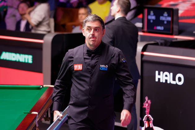 SHEFFIELD, ENGLAND - APRIL 27: Ronnie O Sullivan of England reacts in the second round match against John Higgins of Scotland on day 10 of Halo World Championship, WM, Weltmeisterschaft 2026 at Crucible Theatre on April 27, 2026 in Sheffield, England.  Copyright: xTaixChengzhex 111637725464