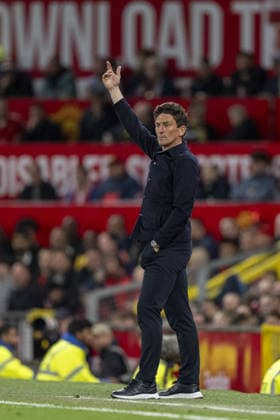 MANCHESTER, ENGLAND, APRIL 27: Keith Andrews, head coach of Brentford gestures during a Premier League match between Manchester United, ManU and Brentford at Old Trafford in Manchester. (Photo by Will Palmer Sports Press Photo) Copyright: xWillxPalmer SportsxPressxPhotox Sportspressphoto_SPR138096