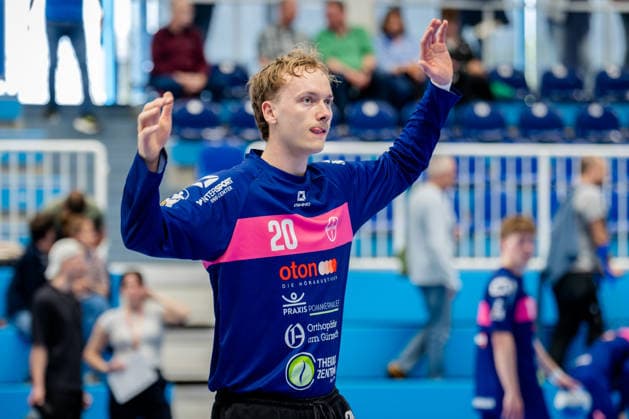 Dormagen, 27.04.2026, Handball, Herren, 2. Bundesliga, 29. Spieltag, 2025 2026: TSV Bayer Dormagen 1. VFL Potsdam Christian Ole Simonsen (TSV Bayer Dormagen, 20) beim Aufwärmen