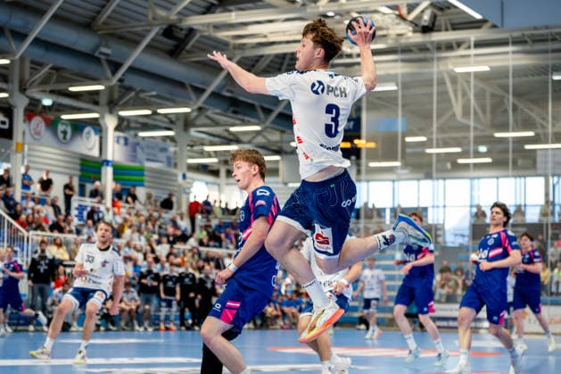 Dormagen, 27.04.2026, Handball, Herren, 2. Bundesliga, 29. Spieltag, 2025 2026: TSV Bayer Dormagen 1. VFL Potsdam Marvin Siemer (1. VfL Potsdam, 3) beim Torwurf