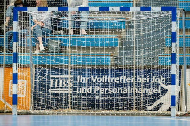Dormagen, 27.04.2026, Handball, Herren, 2. Bundesliga, 29. Spieltag, 2025 2026: TSV Bayer Dormagen 1. VFL Potsdam Leeres Tor während einer Auszeit