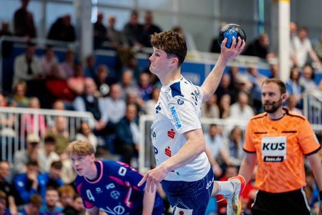 Dormagen, 27.04.2026, Handball, Herren, 2. Bundesliga, 29. Spieltag, 2025 2026: TSV Bayer Dormagen 1. VFL Potsdam Marvin Siemer (1. VfL Potsdam, 3) beim Torwurf