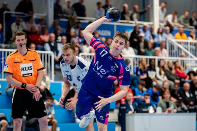 Dormagen, 27.04.2026, Handball, Herren, 2. Bundesliga, 29. Spieltag, 2025 2026: TSV Bayer Dormagen 1. VFL Potsdam Felix Böckenholt (TSV Bayer Dormagen, 17) beim 7-Meter