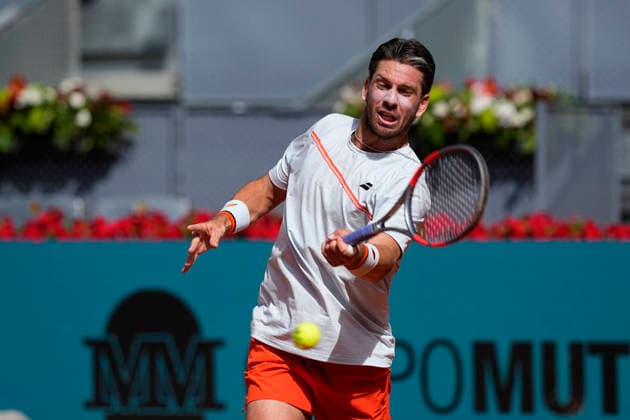 April 28, 2026, Madrid, Madrid, Spain: Cameron Norrie of Great Britain plays against Jannik Sinner of Italy during the Mutua Madrid Open 2026, ATP, Tennis Herren Masters 1000 and WTA, Tennis Damen 1000, at La Caja Magica on April 28, 2026 in Madrid, Spain. Madrid Spain - ZUMAa181 20260428_zaa_a181_043 Copyright: xOscarxJ.xBarrosox