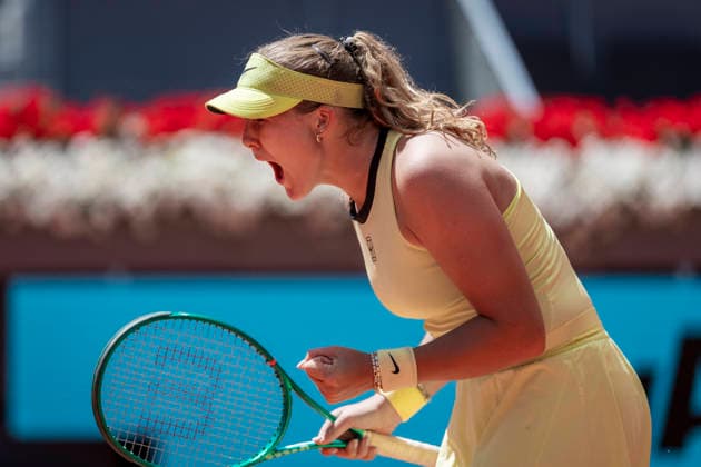 Mutua Madrid Open - Day Nine MADRID, SPAIN - APRIL 28: Mirra Andreeva reacts against Leylah Fernandez of Canada during the Women s Singles Quarter Finals match on Day Nine during the Mutua Madrid Open 2026 tournament celebrated at La Caja Magica on April 28, 2026 in Madrid, Spain. Madrid La Caja Magica Madrid Spain Copyright: xAlbertoxGardinx AGardin_20260428_Tennis_Madrid_Day9_0488