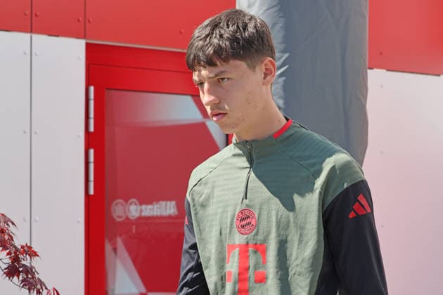 Filip Pavic, Porträt, Portrait, Fussball Abschlsstraining des FC Bayern München vor UEFA Champions League, gegen Paris Saint-Germain 27.04.2026 Trainingsgelände, Säbenerstr. FOTO: Mladen Lackovic LakoPress *** Filip Pavic, Portrait, Portrait, Football FC Bayern Munich final training before UEFA Champions League, against Paris Saint Germain 27 04 2026 Training ground, Säbenerstr PHOTO Mladen Lackovic LakoPress