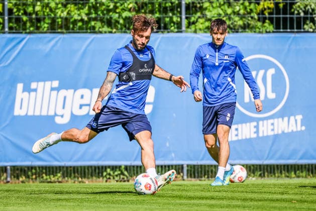 Training am 28.04.26, Herren, Fußball, Saison 2025 2026, 2.Liga, Karlsruher SC. Fabian Schleusener (KSC 24) am Ball im Trainung Karlsruhe Wildparkstadion Baden-Württemberg Germany
