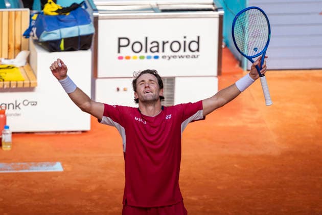 Mutua Madrid Open - Day Nine MADRID, SPAIN - APRIL 28: Casper Ruud of Norway celebrates the victory against Stefanos Tsitsipas of Greece during their Men s Singles Round of 16 match at Arantxa Sanchez Stadium on day nine during the Mutua Madrid Open 2026 tournament celebrated at La Caja Magica on April 28, 2026 in Madrid, Spain. Madrid La Caja Magica Madrid Spain Copyright: xAlbertoxGardinx AGardin_20260428_Tennis_Madrid_Day9_0649