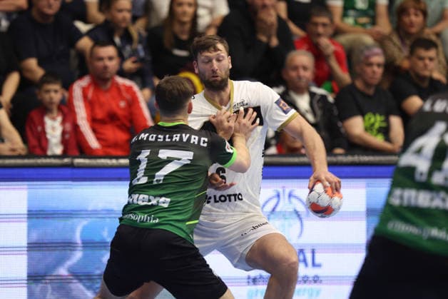RK Nexe v THW Kiel - EHF European League Men 2025 2026 Harald Reinkind of THW Kiel in action against Matko Moslavac of RK Nexe during the EHF European League Men 2025 26 quarter-finals 1st leg match between RK Nexe and THW Kiel at Sports Hall King Tomislav on April 28, 2026 in Nasice, Croatia.  DavidxJerkovic PIXSELL