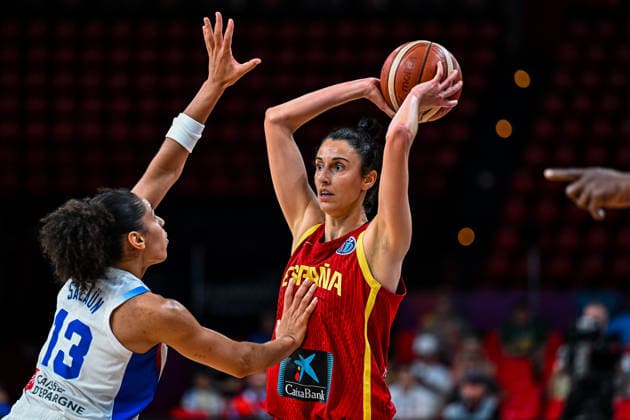 June 27, 2025, Piraeus, Attiki, Greece: ALBA TORRENS 7 of Spain in action during the Fiba Women Eurobasket 2025 game against France at Peace and Friendship Arena in Piraeus , Greece on 27 June of 2025 Piraeus Greece - ZUMAk195 20250627_znp_k195_124 Copyright: xXenophonxKarakalosx