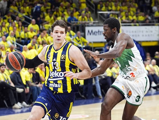 Fenerbahce Beko v Zalgiris - Euroleague ISTANBUL, TURKIYE - APRIL 28: Tarik Biberovic (13) of Fenerbahce Beko and Sylvain Francisco (3) of Zalgiris compete for the ball during the EuroLeague Play-off match between Fenerbahce Beko and Zalgiris at Ulker Sports and Event Hall in Istanbul, Turkiye on April 28, 2026. Esra Bilgin Anadolu Istanbul Turkey. Editorial use only. Please get in touch for any other usage.  Copyright: x2026xAnadoluxEsraxBilginx