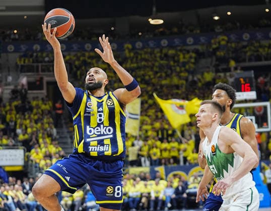 Fenerbahce Beko v Zalgiris - Euroleague ISTANBUL, TURKIYE - APRIL 28: Talen Jaleen Tucker (8) of Fenerbahce Beko and Arnas Butkevicius (51) of Zalgiris compete for the ball during the EuroLeague Play-off match between Fenerbahce Beko and Zalgiris at Ulker Sports and Event Hall in Istanbul, Turkiye on April 28, 2026. Esra Bilgin Anadolu Istanbul Turkey. Editorial use only. Please get in touch for any other usage.  Copyright: x2026xAnadoluxEsraxBilginx