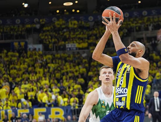 Fenerbahce Beko v Zalgiris - Euroleague ISTANBUL, TURKIYE - APRIL 28: Talen Jaleen Tucker (8) of Fenerbahce Beko and Arnas Butkevicius (51) of Zalgiris compete for the ball during the EuroLeague Play-off match between Fenerbahce Beko and Zalgiris at Ulker Sports and Event Hall in Istanbul, Turkiye on April 28, 2026. Esra Bilgin Anadolu Istanbul Turkey. Editorial use only. Please get in touch for any other usage.  Copyright: x2026xAnadoluxEsraxBilginx
