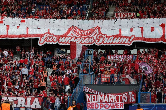 2026.04.27 Paris, Parc des Princes UEFA Champions League Halbfinale Paris Saint Germain - FC Bayern Muenchen v.l., FC Bayern Muenchen Fans,Stimmung, Schals, Trikots, Emotionen vor dem Spiel Copyright: AntonioxBorga