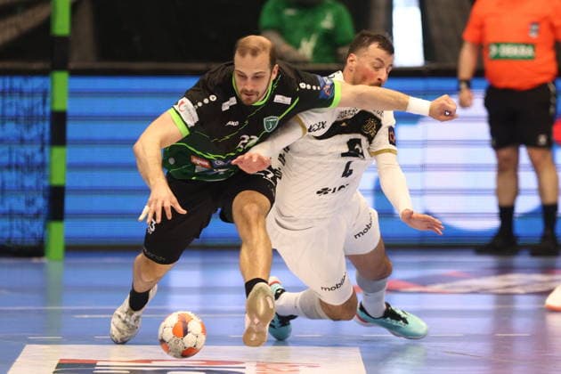 Croatia, Nasice, 280426. Handball match of the quarterfinals of the European League, Nexe - Kiel. In the photo: Luka Moslavac, Domagoj Duvnjak. Photo: Marin Franov CROPIX Copyright: xxMarinxFranovx nexe_kiel16-280426