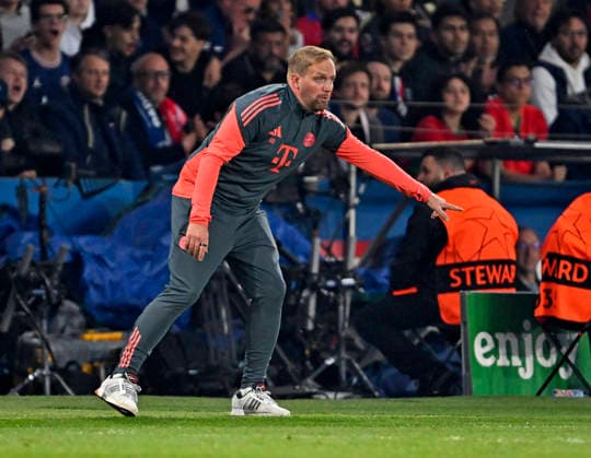 28.04.2026, Fussball UEFA Championsleague 2025 2026: Halbfinale Hinspiel, Paris St. Germain - FC Bayern München, im Stadion Parc de Princes in Paris (Frankreich). Co-Trainer Aaron Danks (Bayern München) an der Seitenlinie, ersetzt heute Trainer Vincent Kompany (FC Bayern München)