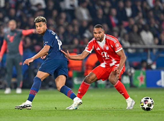 28.04.2026, Fussball UEFA Championsleague 2025 2026: Halbfinale Hinspiel, Paris St. Germain - FC Bayern München, im Stadion Parc de Princes in Paris (Frankreich). v.l. Desire Doue (FC Paris Saint-Germain) gegen Jonathan Tah (FC Bayern München)